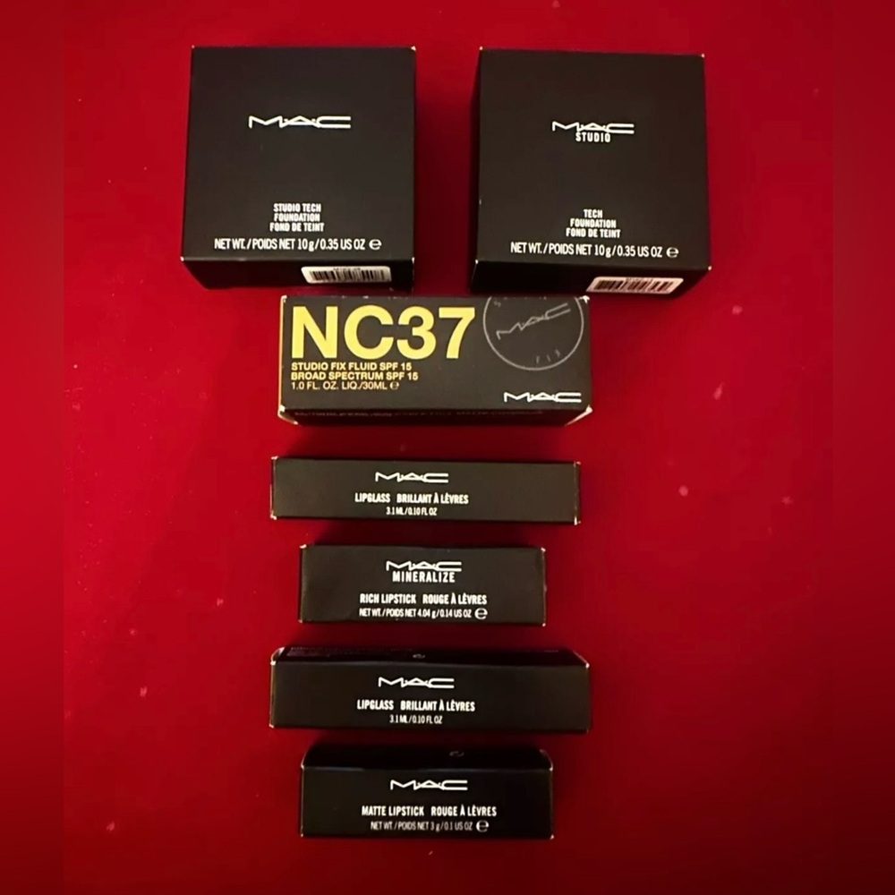 MAC Makeup Collection/Bundle. 7-PCS. Retails $259. Authentic. NEW!